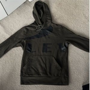 Oakley mens military green medium hoodie. Worn once or twice. No damage.